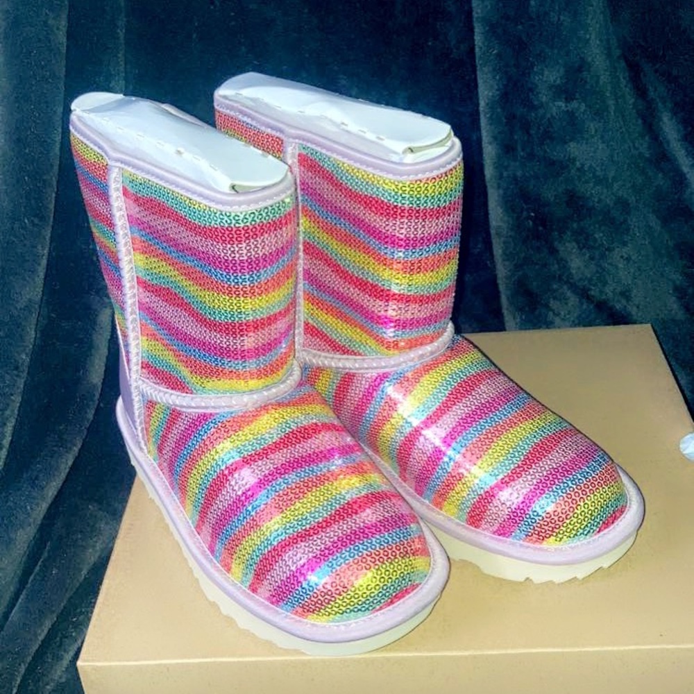 Brand New! Ugg Big Kids Size:6